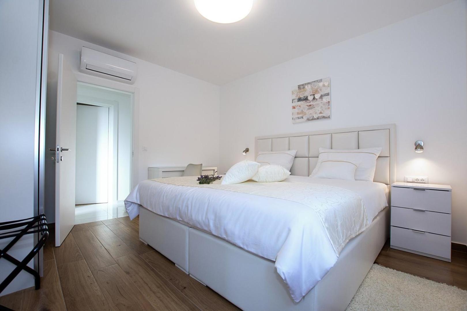 Villa Stella - Crowonder Luxury Rent 투라니 외부 사진